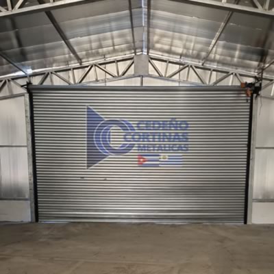 Cortinas metálicas grandes